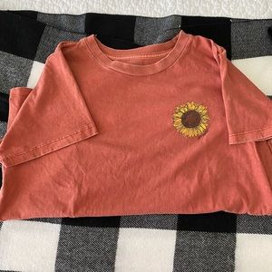 Basic sunflower tee